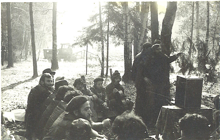 1-й фестиваль еврейской песни, 1977&nbsp;г., Суккот.
Этот фестиваль особенно запомнился всем, так как гебисты пригнали трактор с отсоединенным глушителем. Он в течение нескольких часов тарахтел на месте, мешая певцам и зрителям. С тех пор этот фестиваль назывался «тракторным».