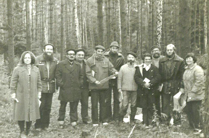 Группа членов жюри 3-го фестиваля песни, 1980&nbsp;г.
В этой группе ветераны отказа, активисты алии. Слева направо на фото: Наташа Розенштейн, Элиягу Эссас, Гена Хасин, Александр Лернер (покойный), Арон Гуревич, Зэев Престин, Натан Шварцман, Мика Членов, Йосеф Бегун, Паша Абрамович, Лена Чернобыльская.