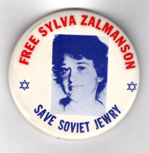 Fig. 1 Badge with a diameter of 6.5 cm. Fig. 1 Badge with a diameter of 6.5 cm.